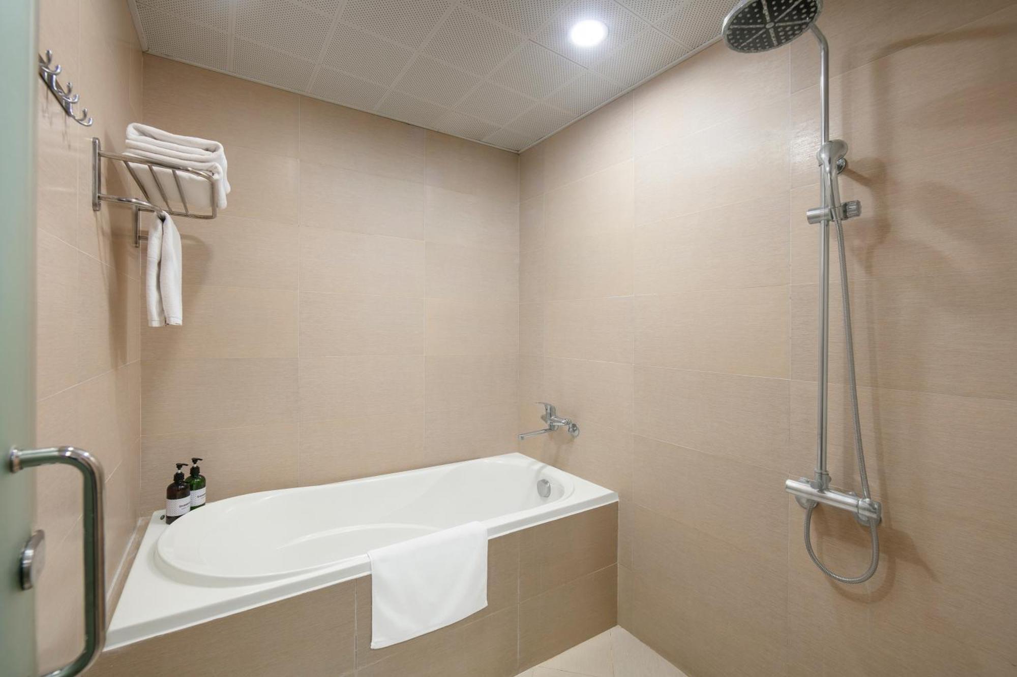 Hb Serviced Apartment - 121B Quan Hoa Hanoi Esterno foto